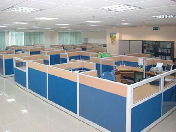 Vách ngăn văn phòng là loại vách ngăn dùng để ngăn cách các vị trí ngồi trên bàn làm việc