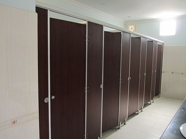 Vách đảm bảo những yêu cầu về chất lượng chung cho thiết kế khu vệ sinh