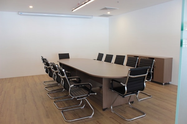 Ưu điểm nổi bật của bàn họp hình oval, elip của Hòa Phát là thiết kế đẹp, phù hợp nhiều không gian và tốt cho phong thủy