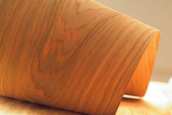 Những lát gỗ mỏng chưa tới 2mm để tạo bề mặt vách ngăn Veneer